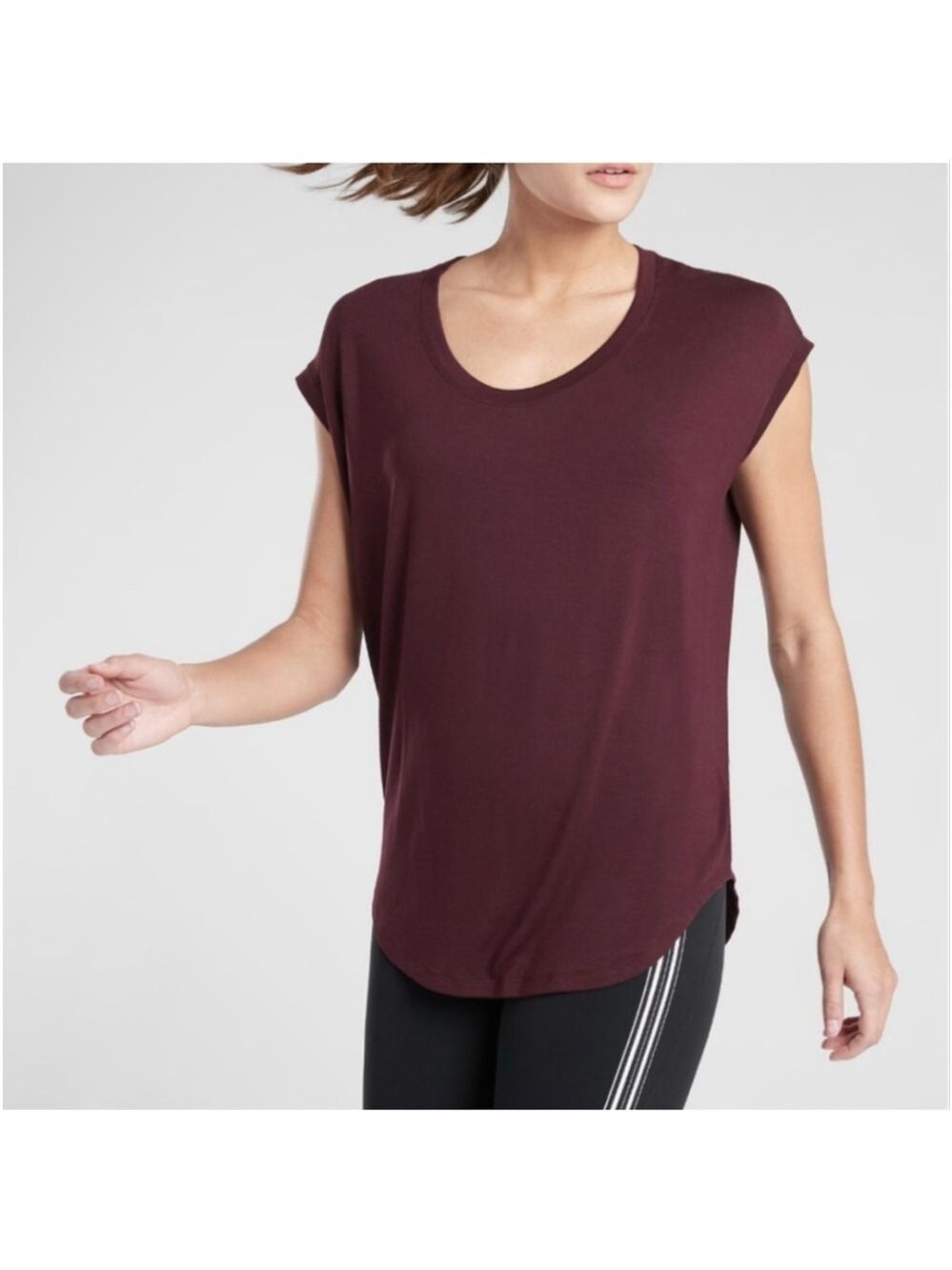 Women's Athleta Cloudlight Stratus Tee XS Burgundy